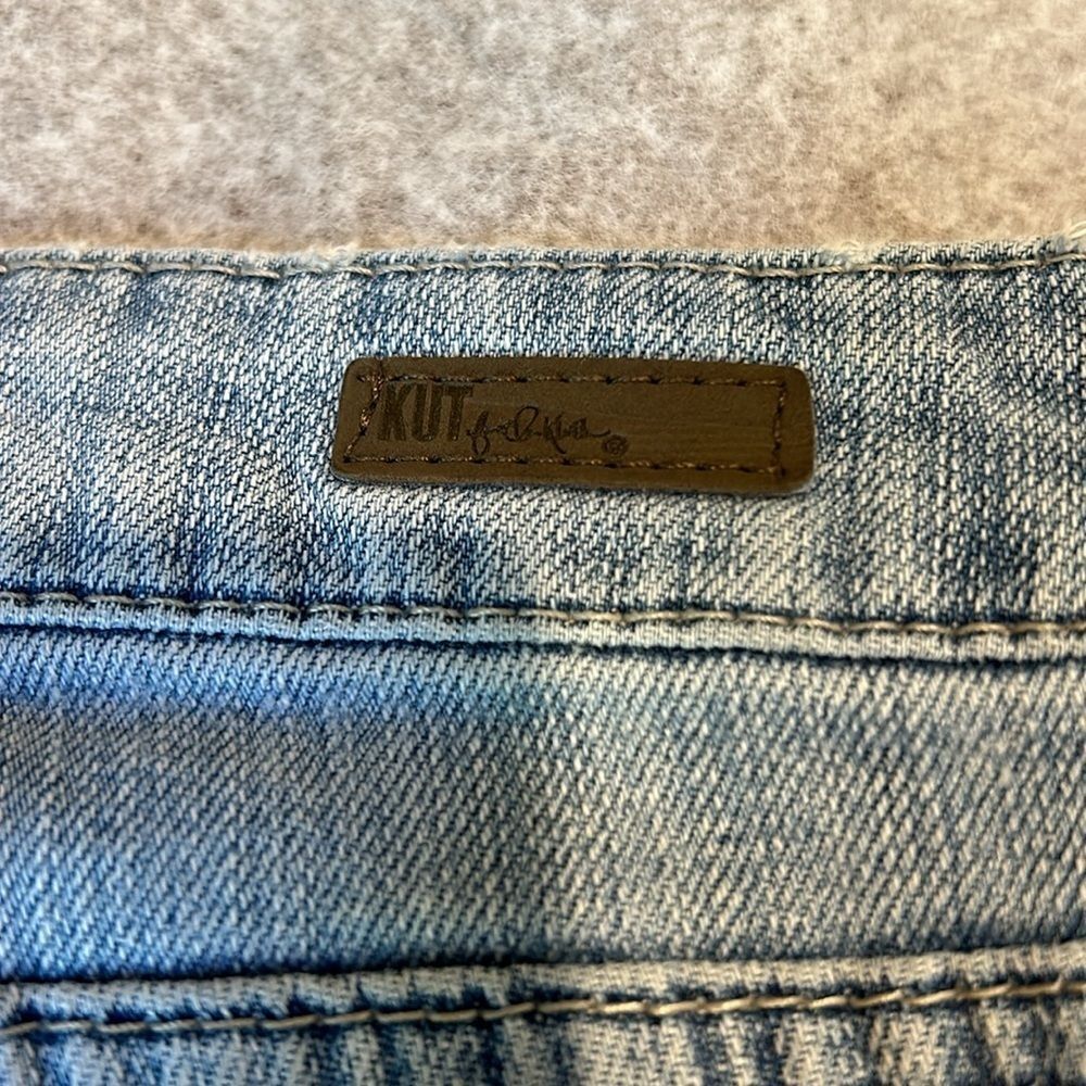 Kut from the Kloth Catherine Boyfriend Jean Shorts - Picture 3 of 4